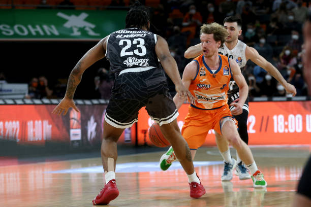 队的表现一 队的表现一