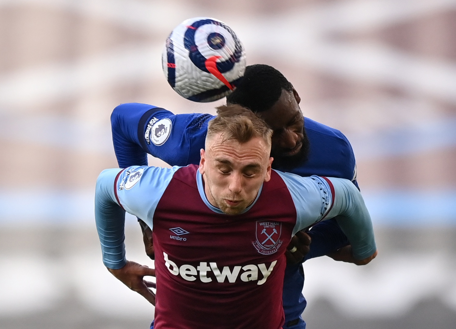 教练席更是 教练席更是